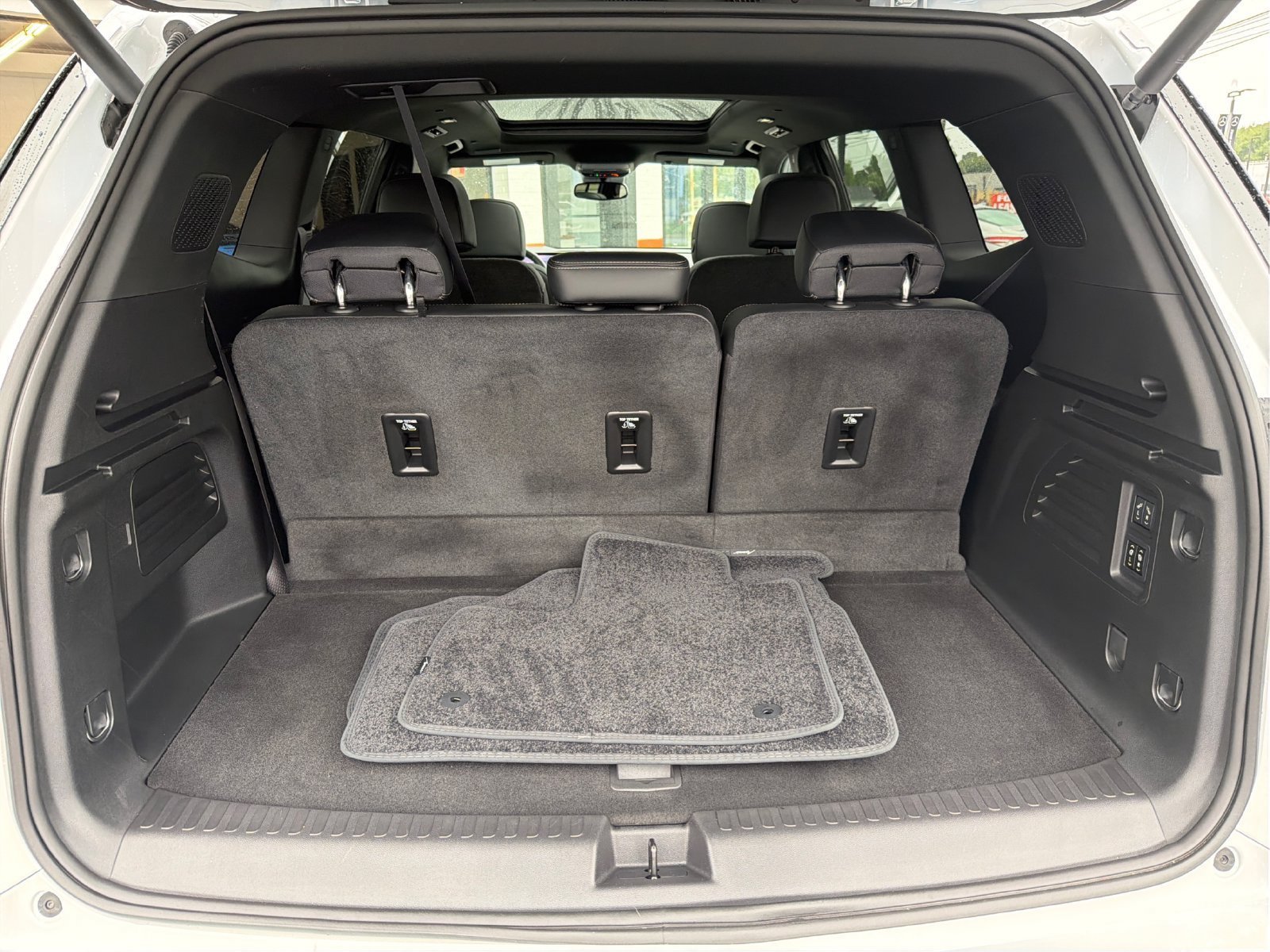 Used 2025 Buick Enclave Avenir AWD/4WD image 13