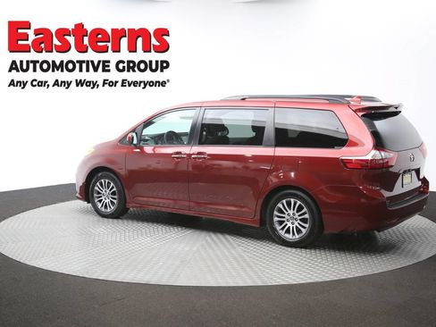 Used 2019 Toyota Sienna XLE FWD image 65