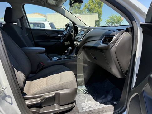 Used 2019 Chevrolet Equinox LT FWD image 12