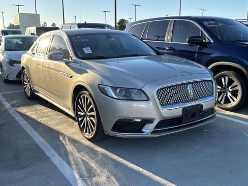 Used 2017 Lincoln Continental Select image 7