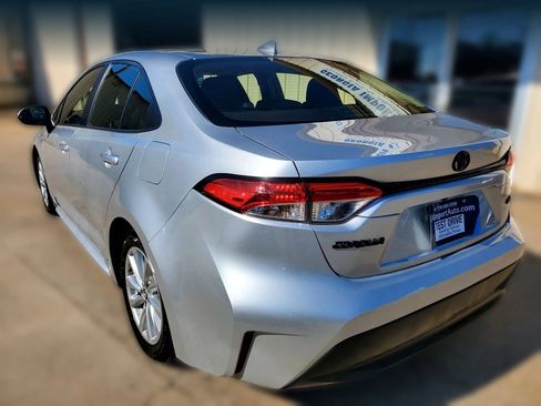 Used 2023 Toyota Corolla LE w/ LE Convenience Package FWD image 9