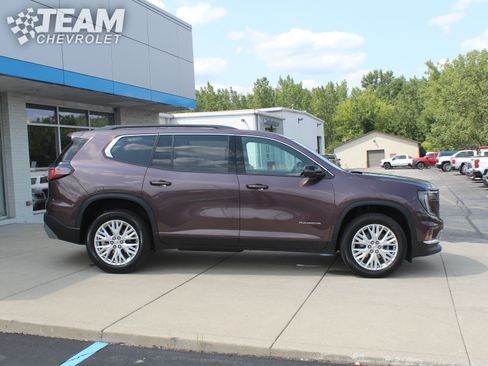 Certified 2024 GMC Acadia Elevation FWD image 3