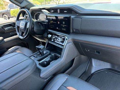Used 2025 GMC Sierra 1500 AT4 w/ AT4 Premium Package AWD/4WD image 11
