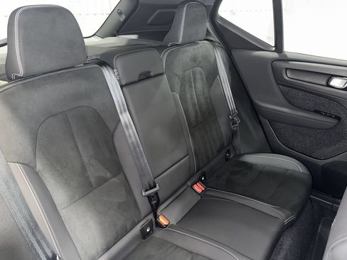 Used 2023 Volvo XC40 B5 Plus w/ Climate Package AWD/4WD image 8