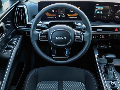 Certified 2024 Kia Sorento LX FWD image 17