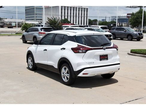 Used 2025 Nissan Kicks Play S FWD image 4
