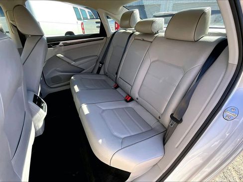 Used 2018 Volkswagen Passat 2.0T SE image 20
