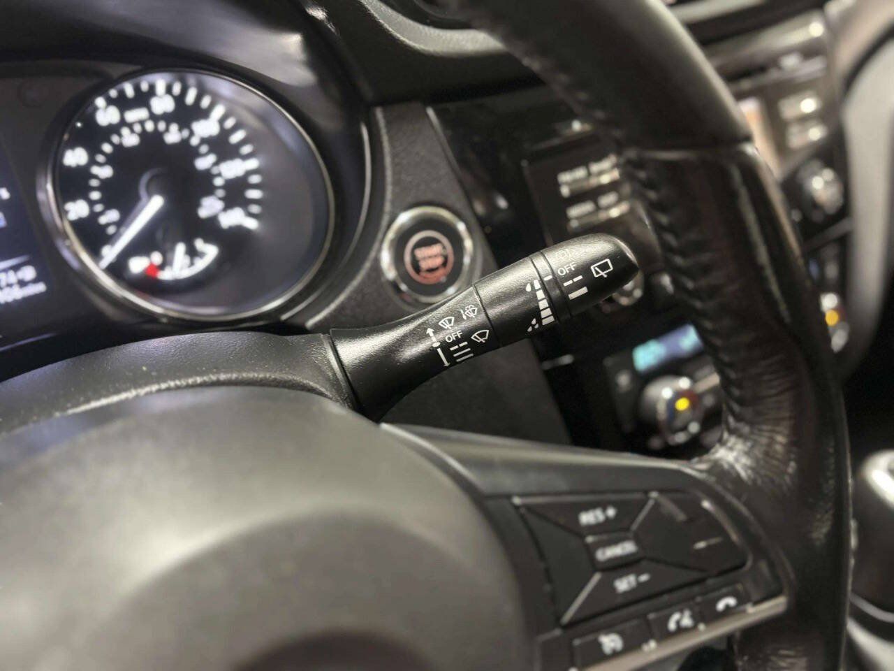 Used 2017 Nissan Rogue Sport SV w/ SV All-Weather Package AWD/4WD image 32
