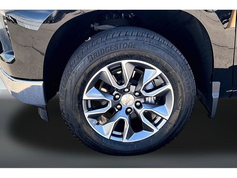 Used 2024 Chevrolet Silverado 1500 LT AWD/4WD image 31