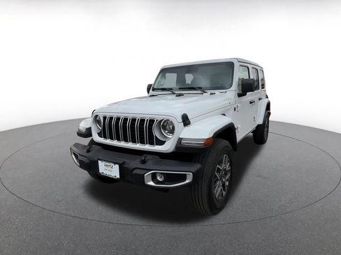 Used 2025 Jeep Wrangler Sahara image 7