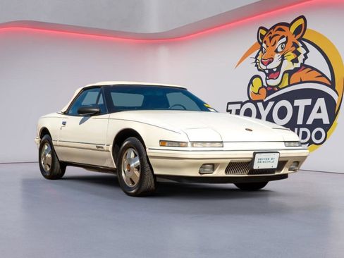 Used 1990 Buick Reatta Convertible image 3