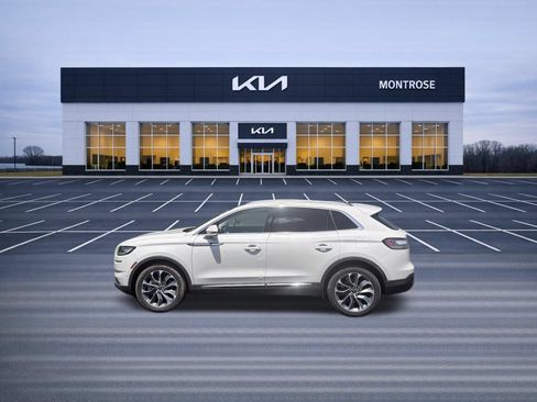 Used 2022 Lincoln Nautilus Reserve w/ Equipment Group 201A AWD/4WD image 9