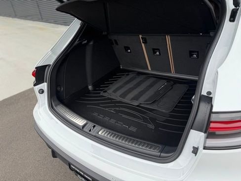 Certified 2025 Porsche Macan image 35