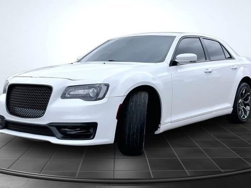 Used 2023 Chrysler 300 Touring L image 4