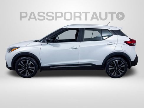 Used 2018 Nissan Kicks SR image 8