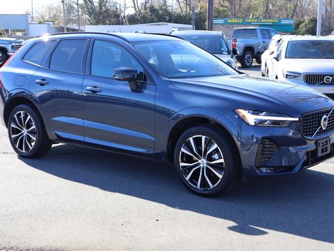 Used 2025 Volvo XC60 B5 Plus image 2