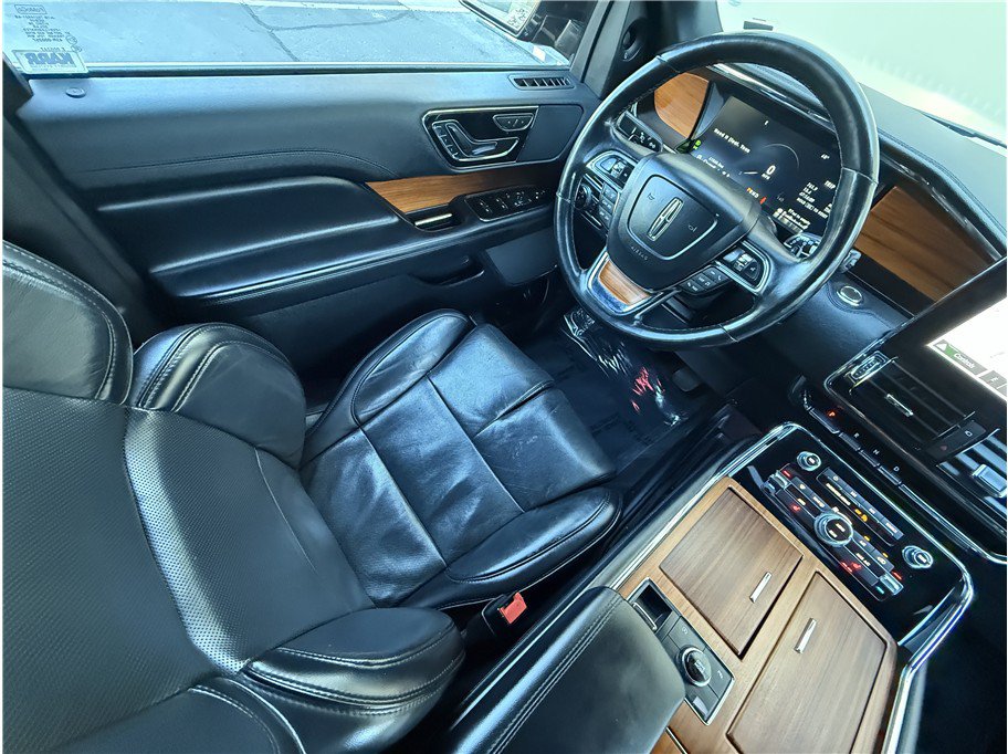 Used 2019 Lincoln Navigator L Select RWD image 10