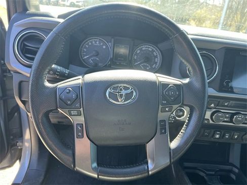 Used 2019 Toyota Tacoma TRD Off-Road image 14