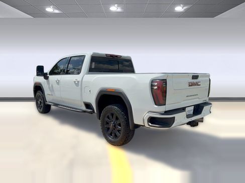 Used 2024 GMC Sierra 2500 AT4 w/ AT4 Premium Plus Package AWD/4WD image 3