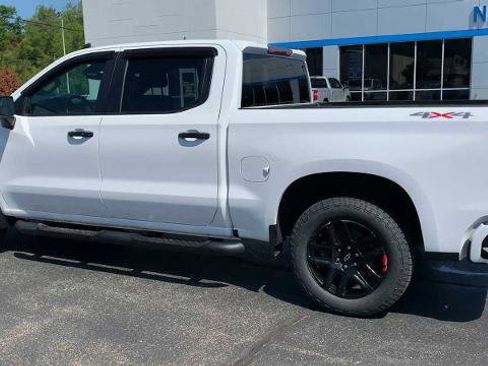 Certified 2023 Chevrolet Silverado 1500 RST w/ Redline Edition AWD/4WD image 6