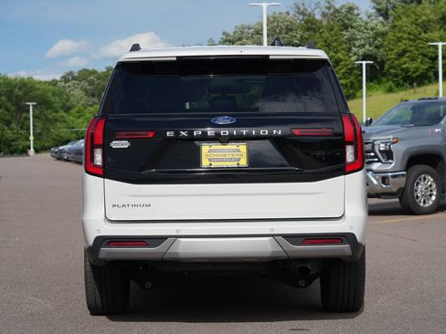 Used 2025 Ford Expedition Platinum w/ Driver's Package AWD/4WD image 4