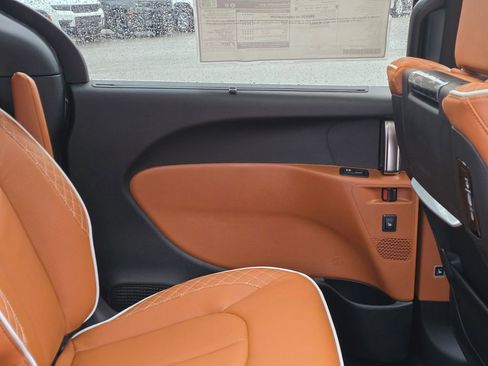 New 2026 Chrysler Pacifica Pinnacle AWD/4WD image 38