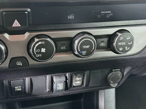 Used 2019 Toyota Tacoma SR5 AWD/4WD image 22