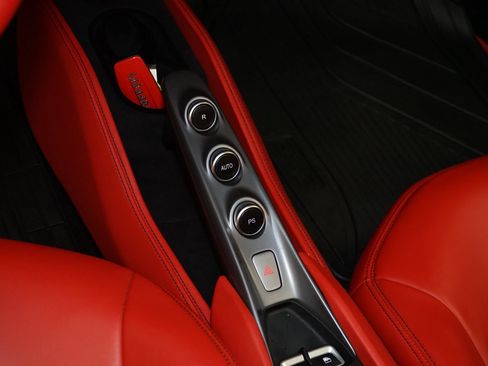 Used 2021 Ferrari F8 Tributo RWD image 18