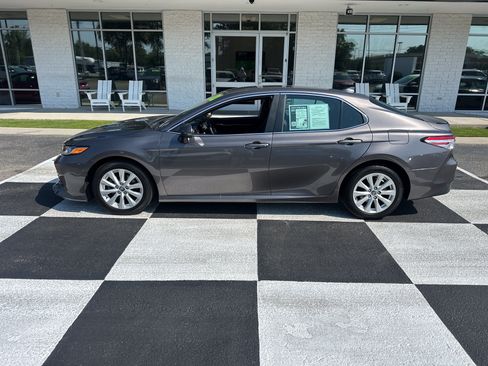 Used 2020 Toyota Camry LE FWD image 1
