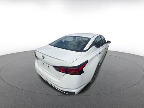 Used 2025 Nissan Altima 2.5 SV FWD image 8