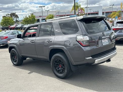 Used 2018 Toyota 4Runner TRD Off-Road Premium AWD/4WD image 4