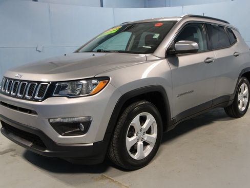 Used 2019 Jeep Compass Latitude FWD image 27