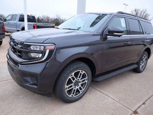 New 2025 Ford Expedition Active image 13