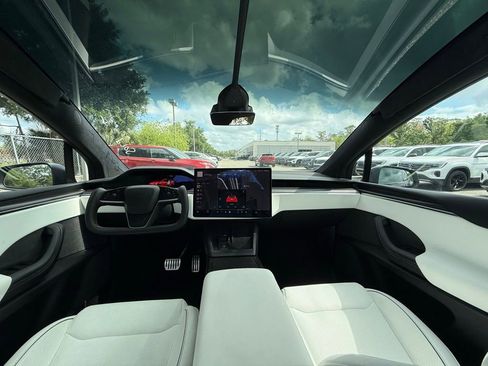 Used 2024 Tesla Model X Plaid image 18