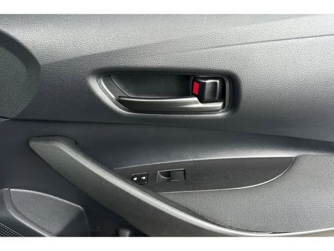 Used 2025 Toyota Corolla LE image 18