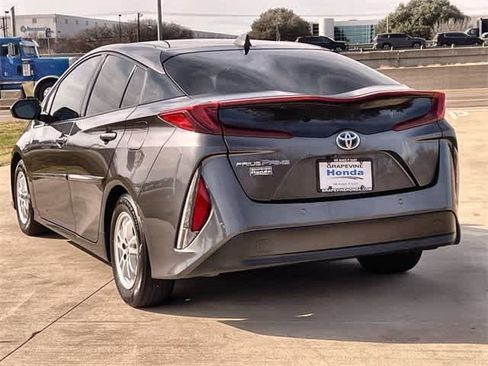 Used 2017 Toyota Prius Prime Advanced image 5