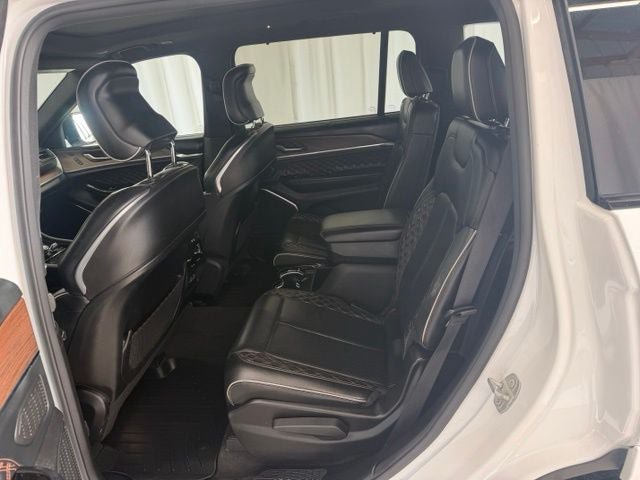 Used 2021 Jeep Grand Cherokee L Summit w/ Luxury Tech Group V AWD/4WD image 19