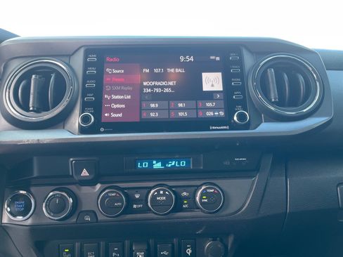 Used 2021 Toyota Tacoma TRD Off-Road w/ Technology Package AWD/4WD image 5