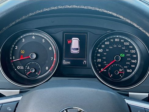 Used 2021 Volkswagen Atlas Cross Sport SE w/ V6 Towing Package image 11