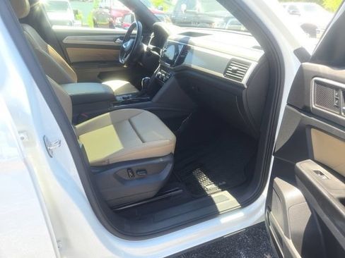 Used 2020 Volkswagen Atlas Cross Sport SEL R-Line AWD/4WD image 22