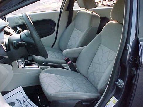 Used 2013 Ford Fiesta SE w/ Super Fuel Economy Pkg FWD image 13