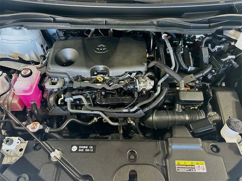 Used 2025 Toyota Sienna LE image 27