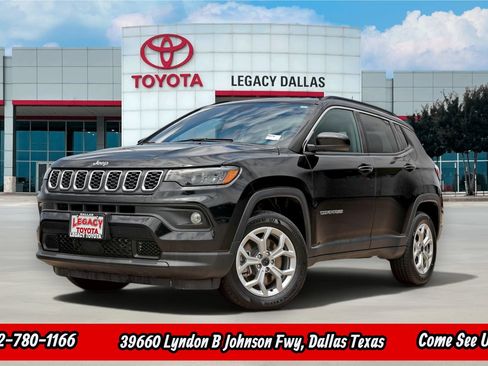 Used 2025 Jeep Compass Latitude AWD/4WD image 1