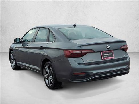 Used 2024 Volkswagen Jetta SE image 9