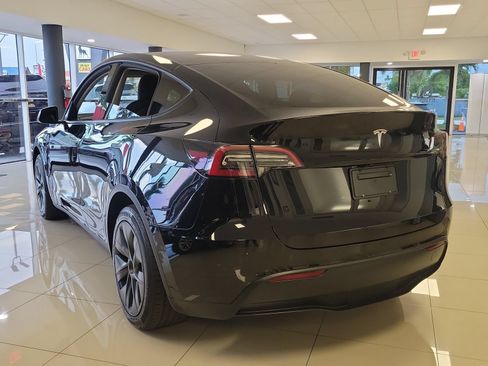 Used 2025 Tesla Model Y Long Range RWD image 6