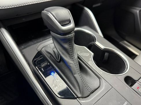 Used 2022 Toyota Highlander XLE image 19