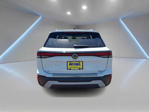 Used 2026 Volkswagen Tiguan SE w/ Panoramic Sunroof Package AWD/4WD image 5