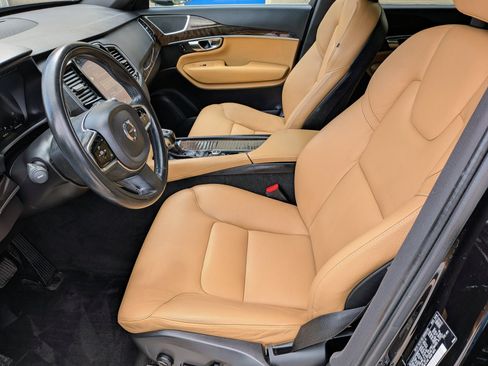 Used 2016 Volvo XC90 T6 Momentum w/ Momentum Plus Package AWD/4WD image 5