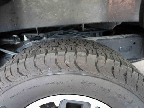 Used 2024 Toyota Tacoma TRD Off-Road image 29