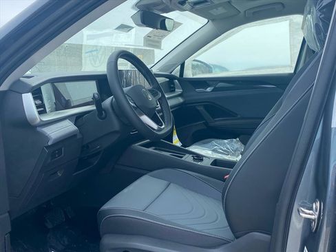 New 2026 Volkswagen Tiguan SE FWD image 2